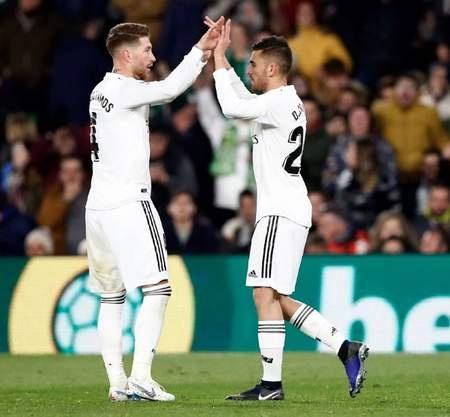 莱万37岁再获金球奖提名：成就与挑战交织的传奇旅程